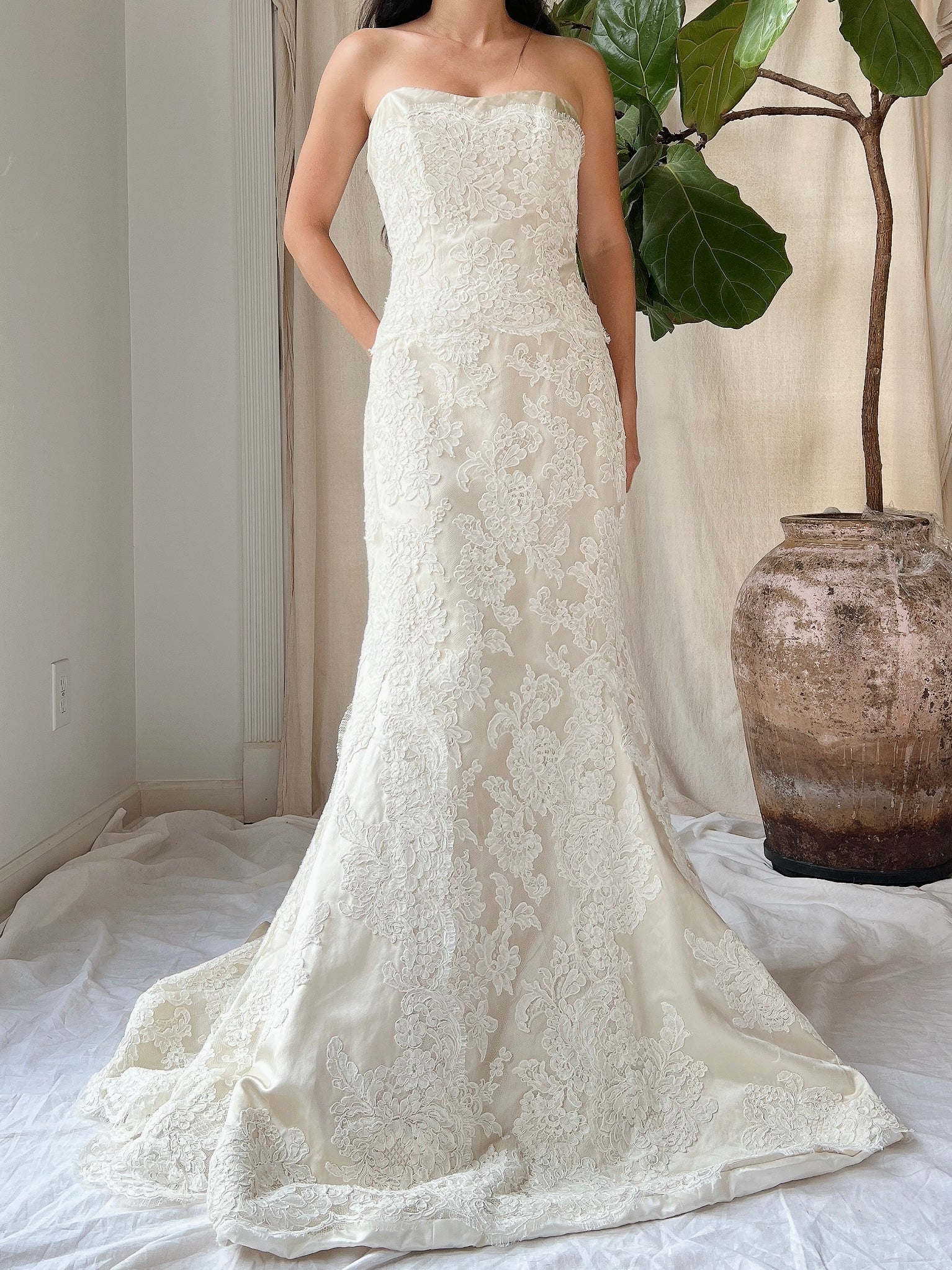 Alecon Modern Trousseau Lace Gown - L/US 12