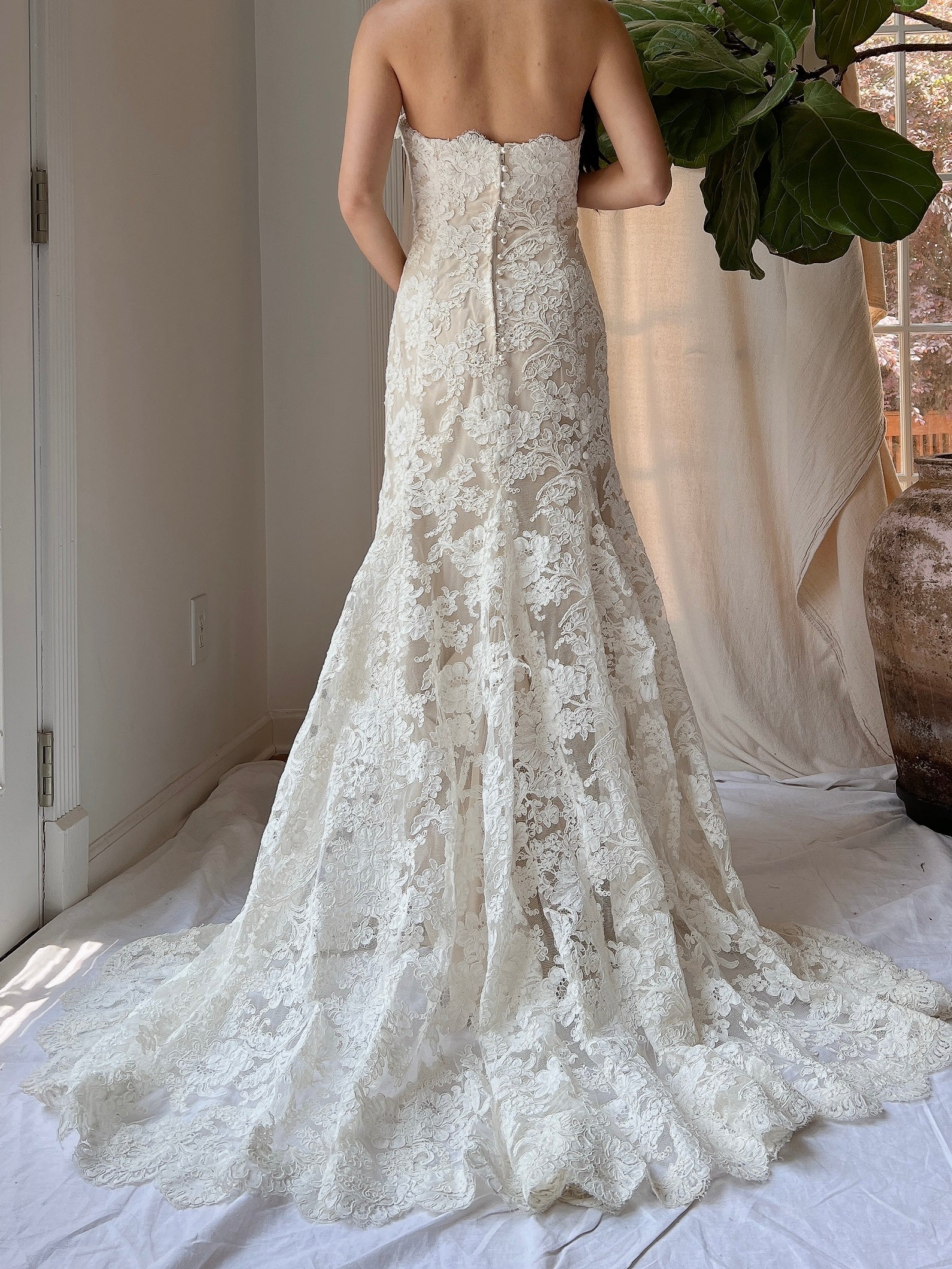 Vintage Monique Llhuilier Alecon Lace Gown - M