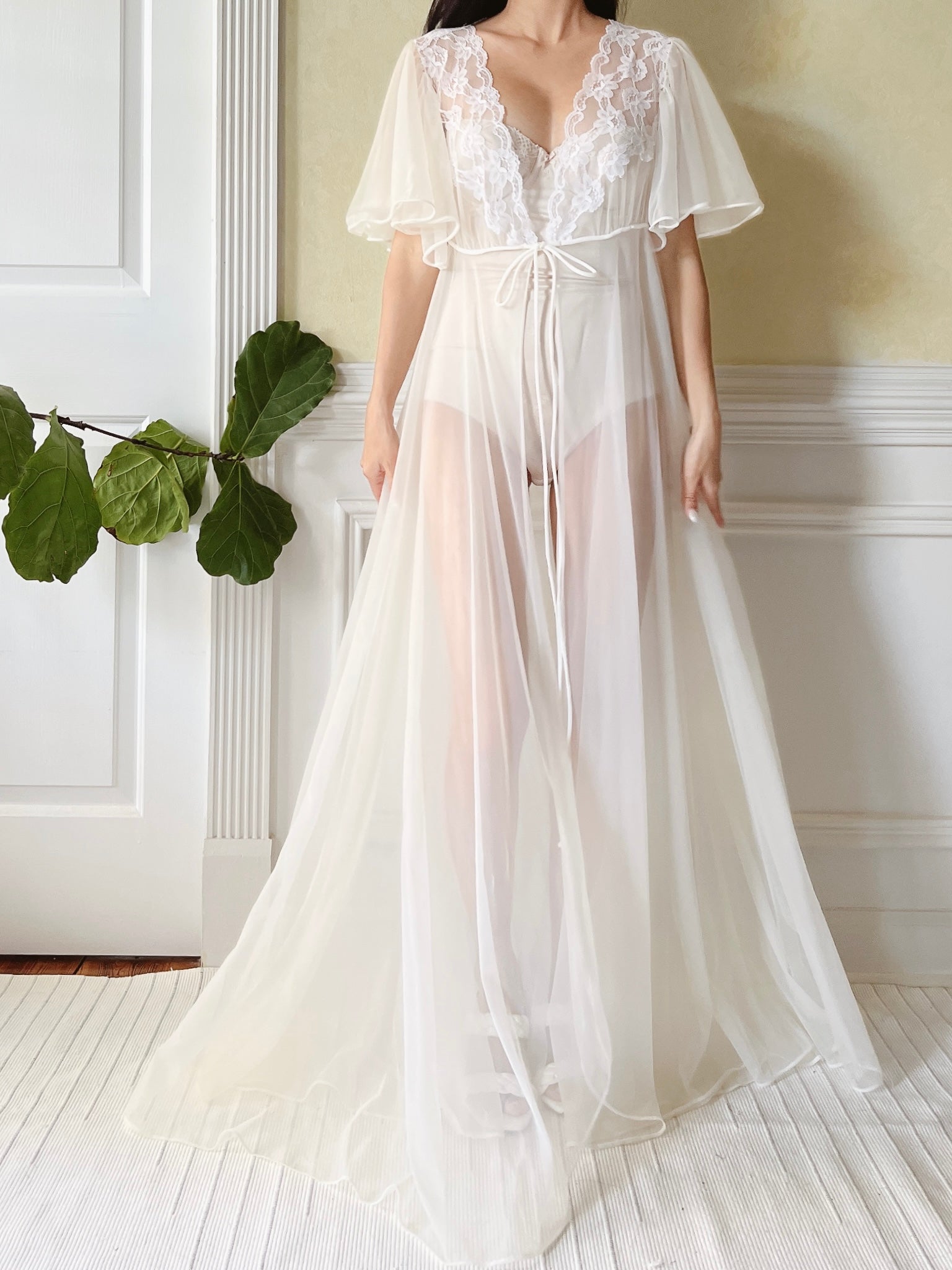 1960s Ivory Flutter Sleeve  - M