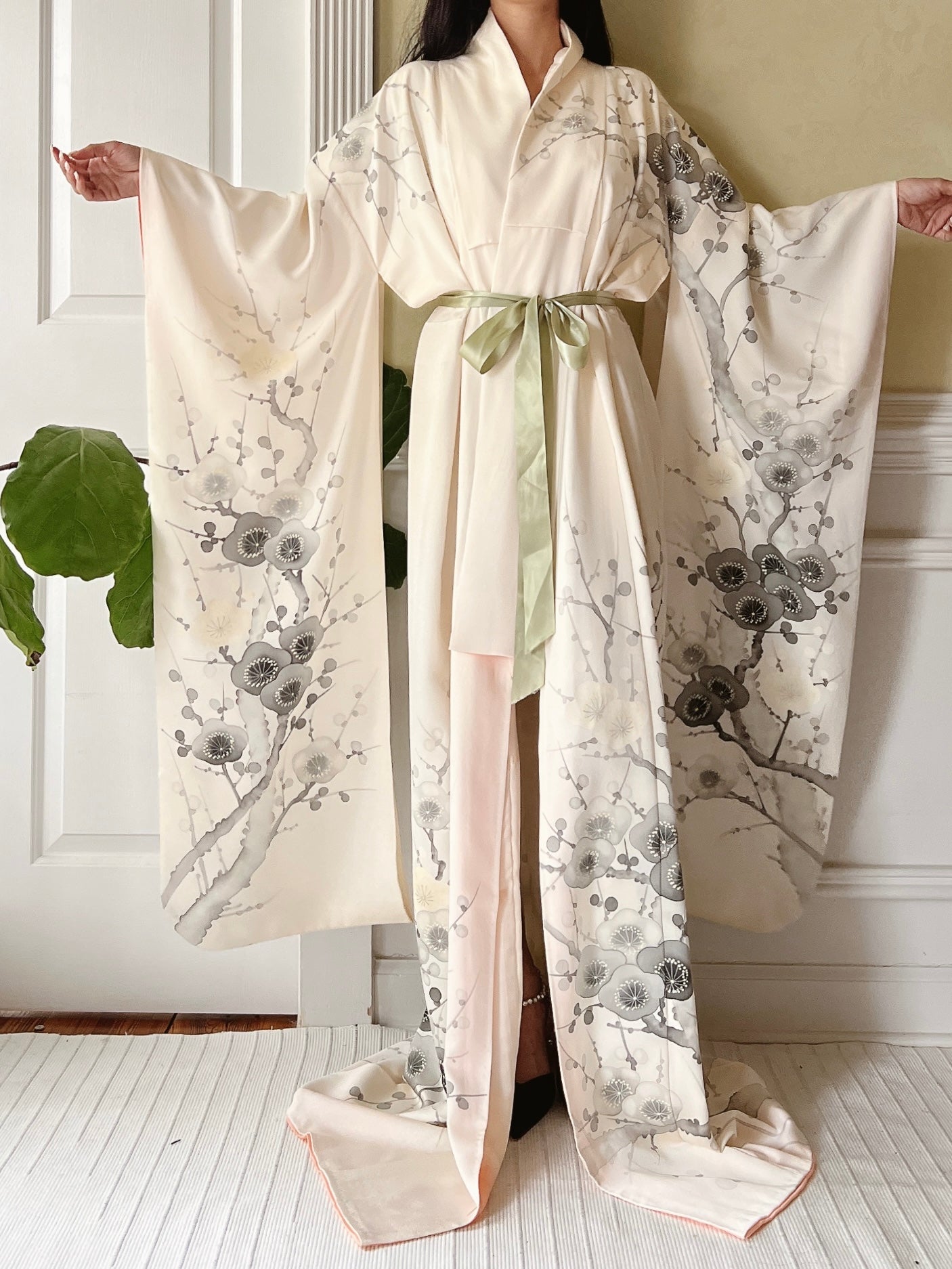 Vintage Ivory Blossoms Silk Painted Kimono - OSFM