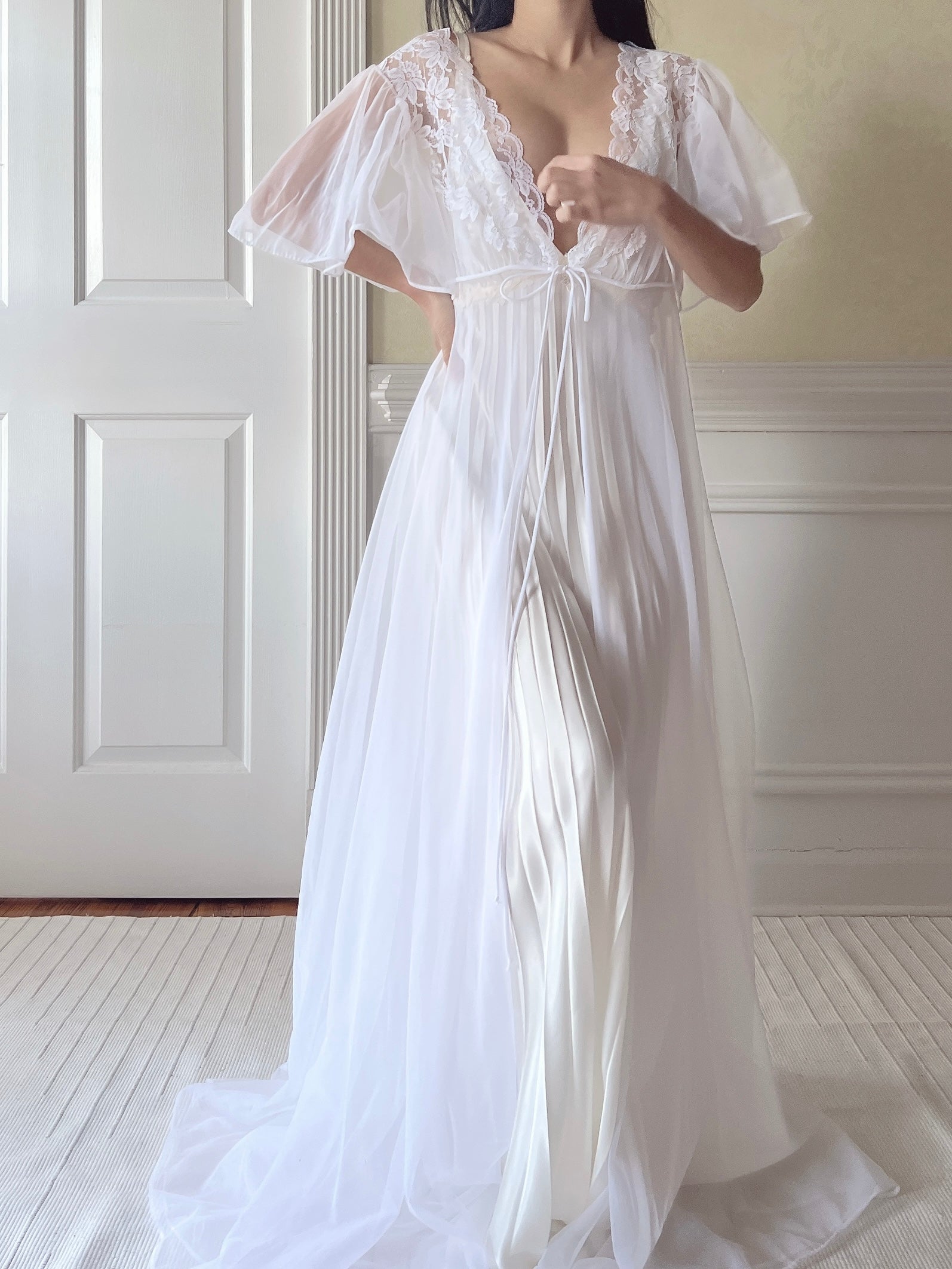 1960s White Flutter Sleeve  Dressing Gown - M