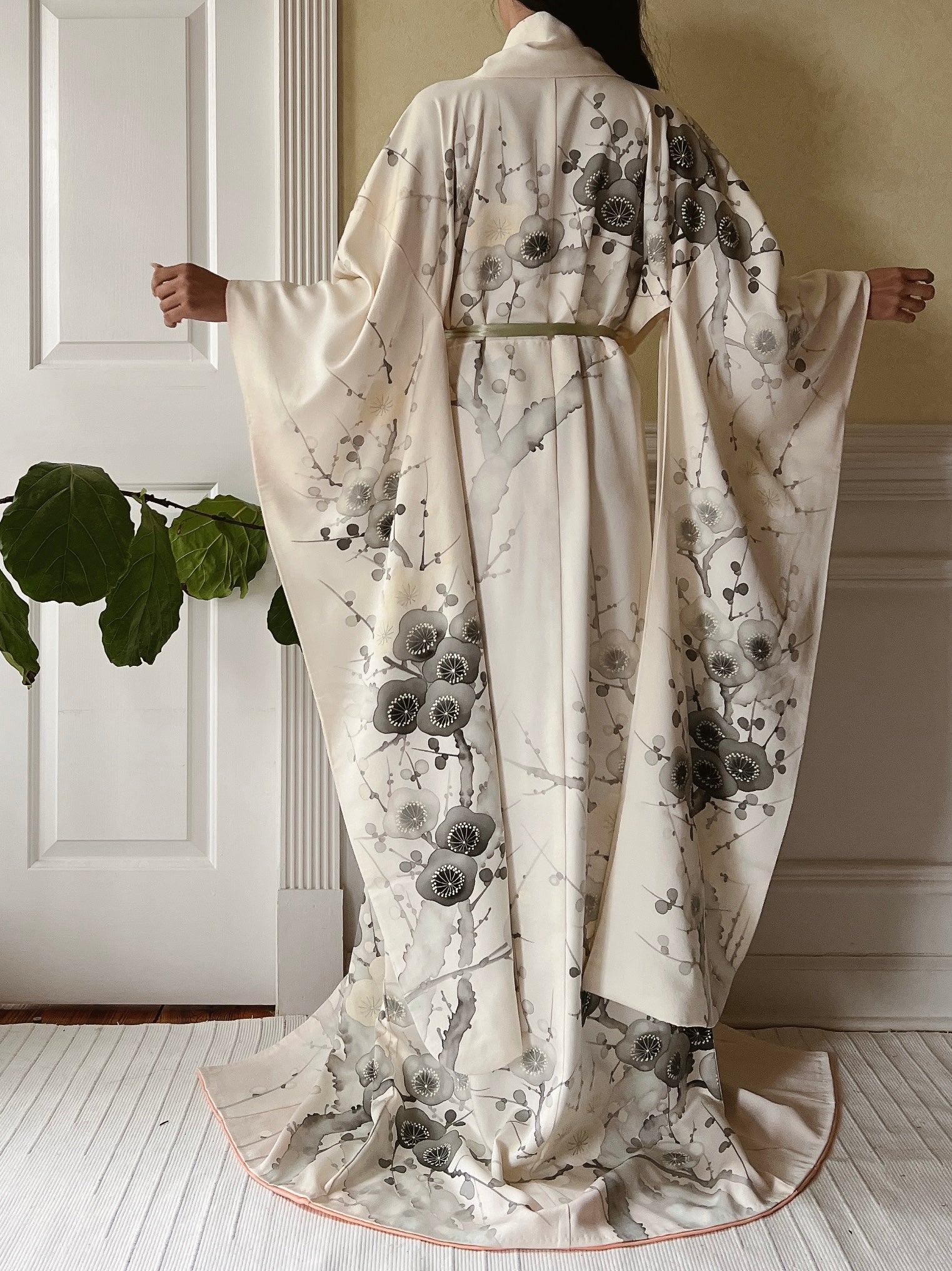 Vintage Ivory Blossoms Silk Painted Kimono - OSFM