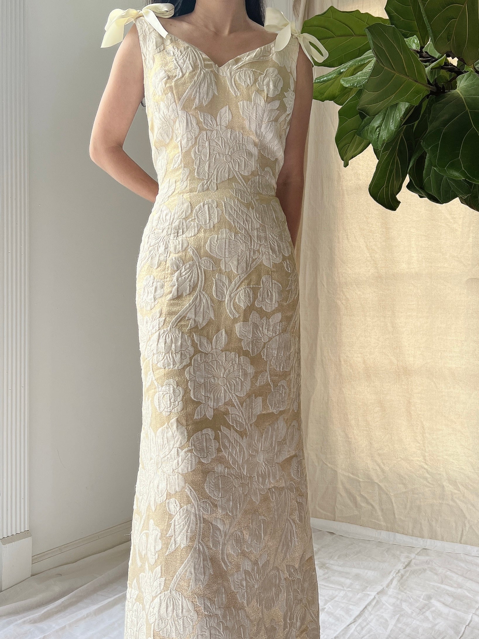 1960s Ivory/Light Gold Brocade Gown - M