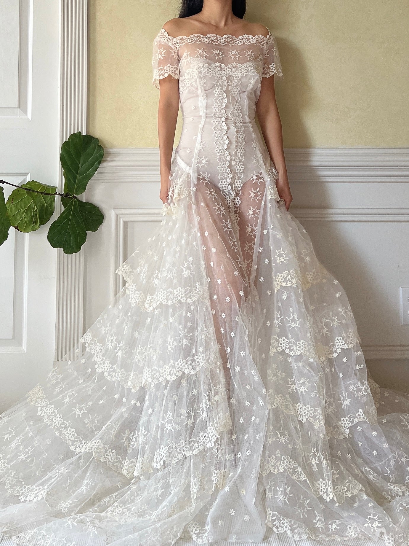 1950s Embroidered Tiered Tulle Gown - M