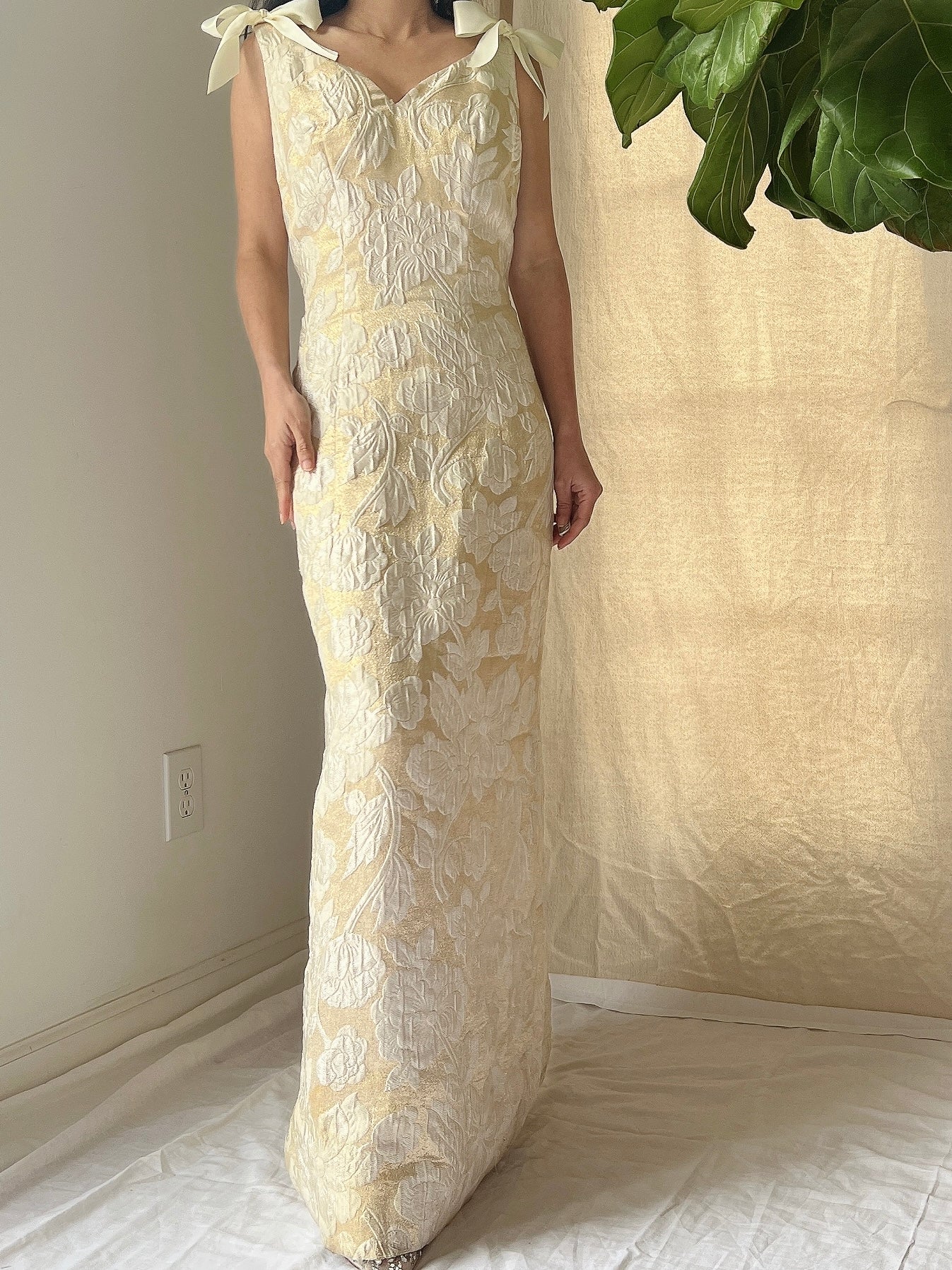 1960s Ivory/Light Gold Brocade Gown - M