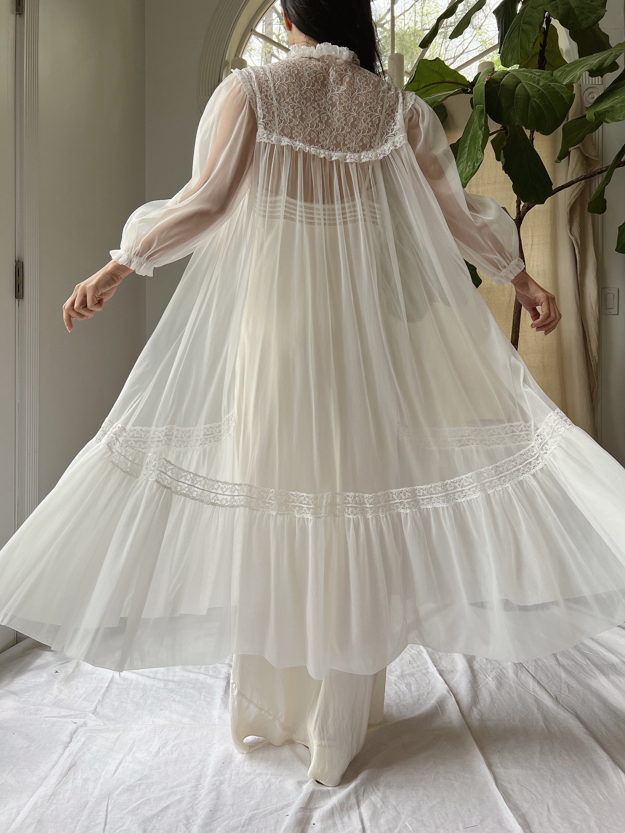 1960s Ivory Nylon Dressing Gown - OSFM