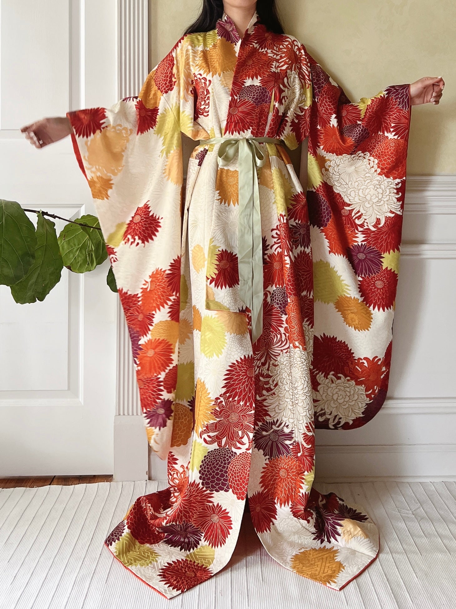 Vintage Silk Chrysanthemum Flowers Kimono - OSFM
