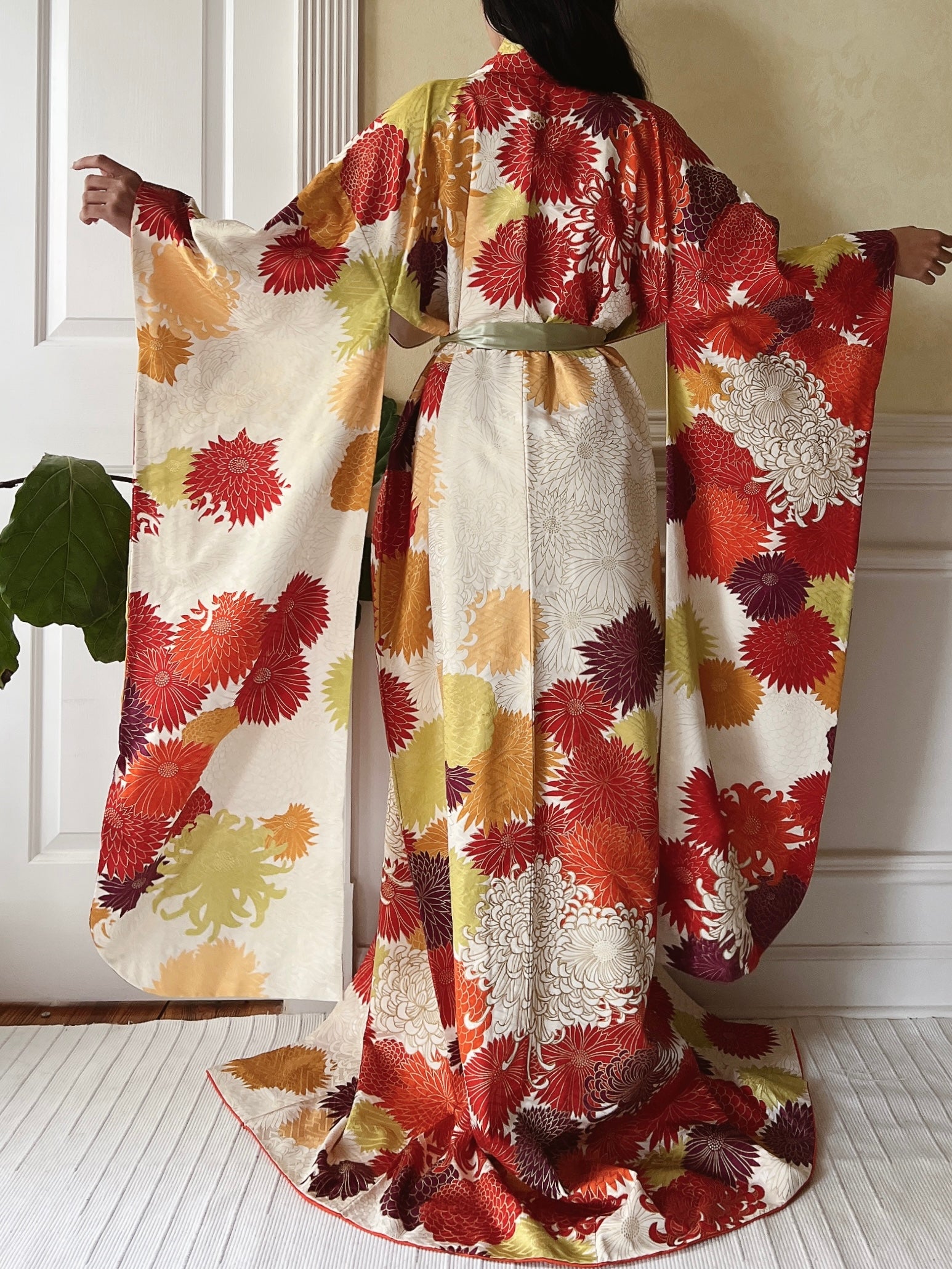 Vintage Silk Chrysanthemum Flowers Kimono - OSFM