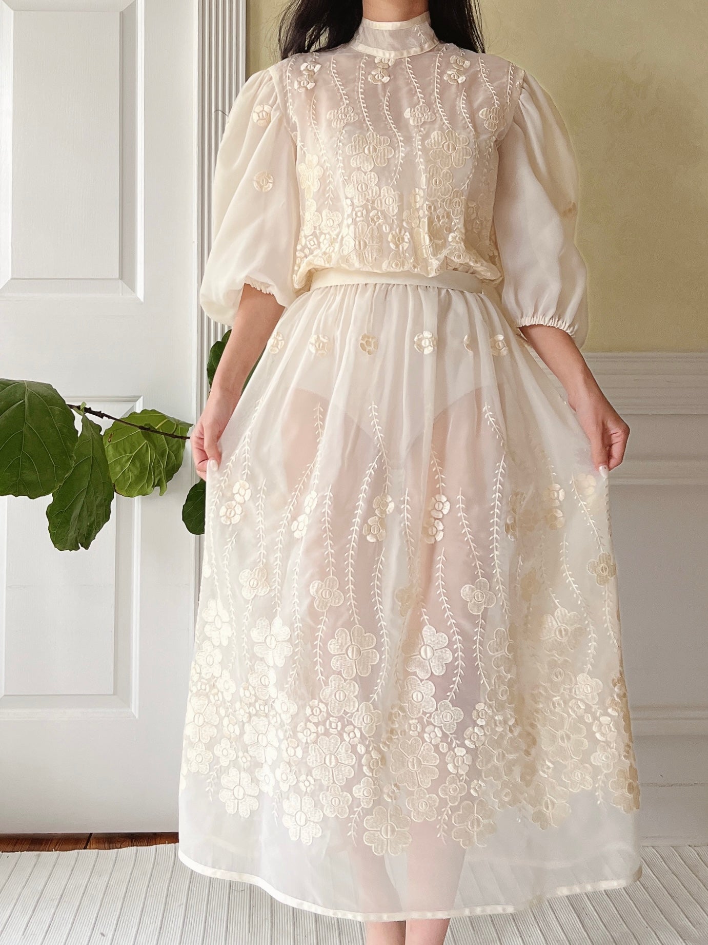 1980s Embroidered Puff Sleeves Dress - S-M