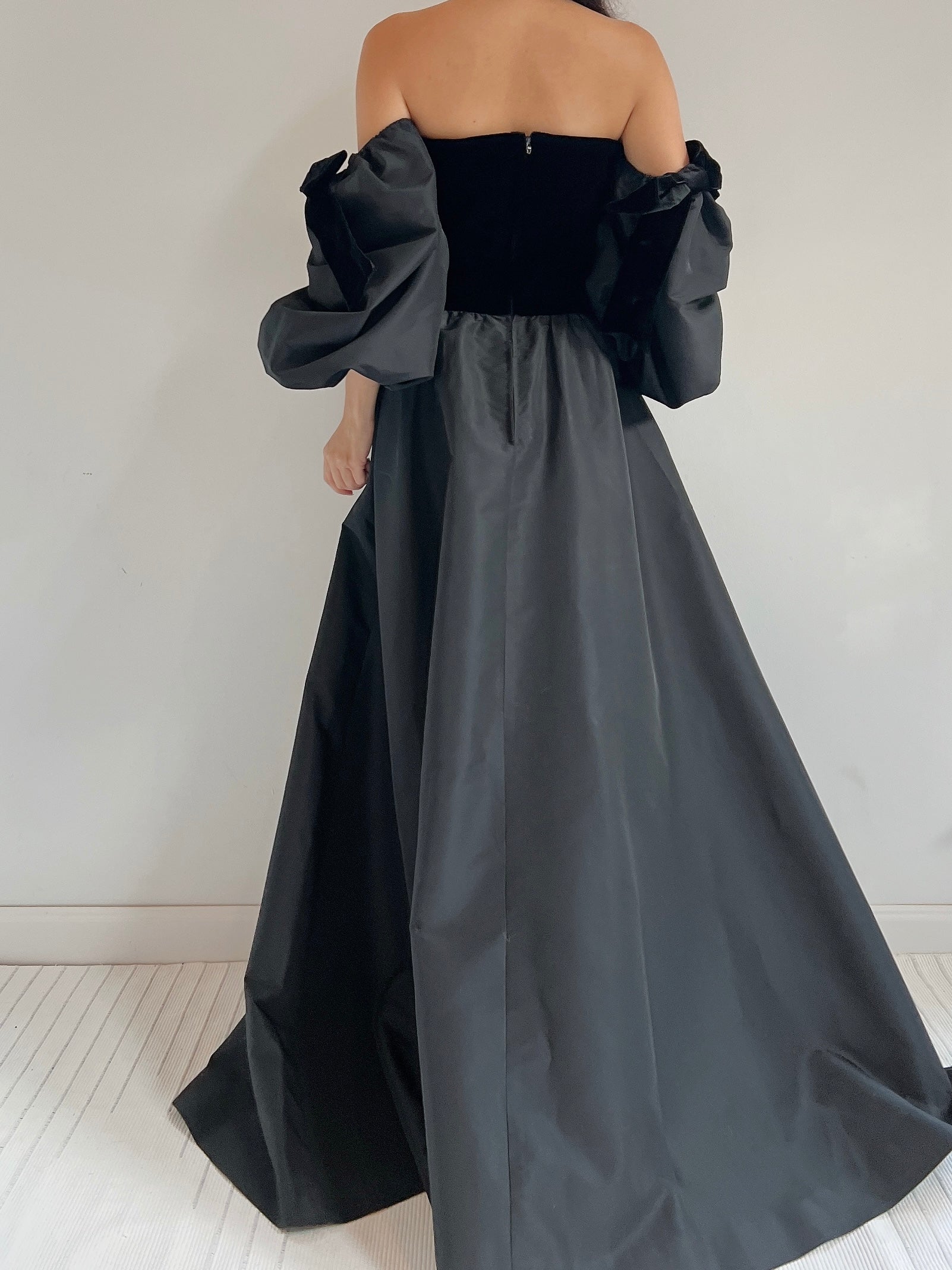 Vintage Victor Puff Sleeves Gown - S/M