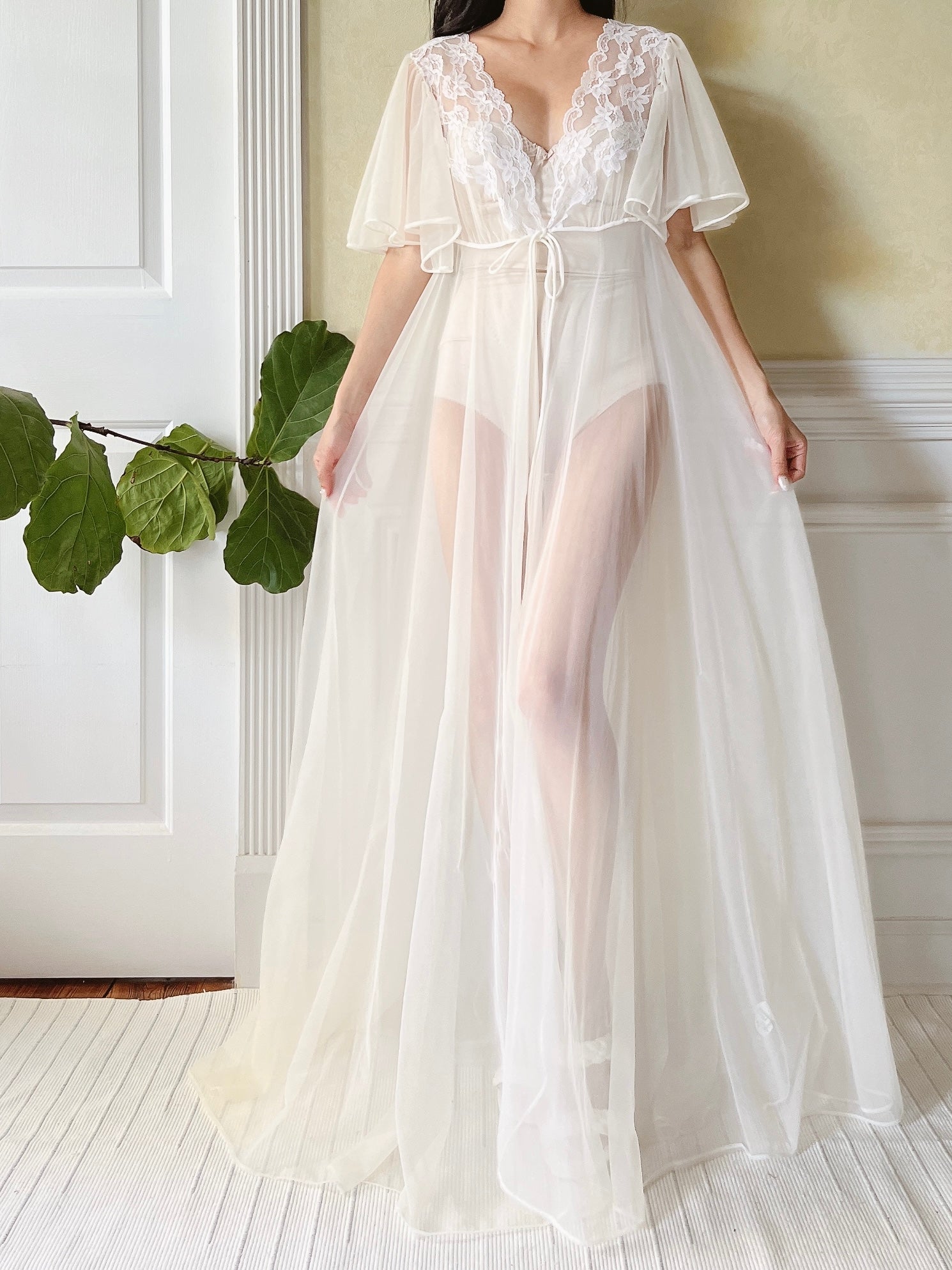 1960s White Flutter Sleeve  Dressing Gown - M