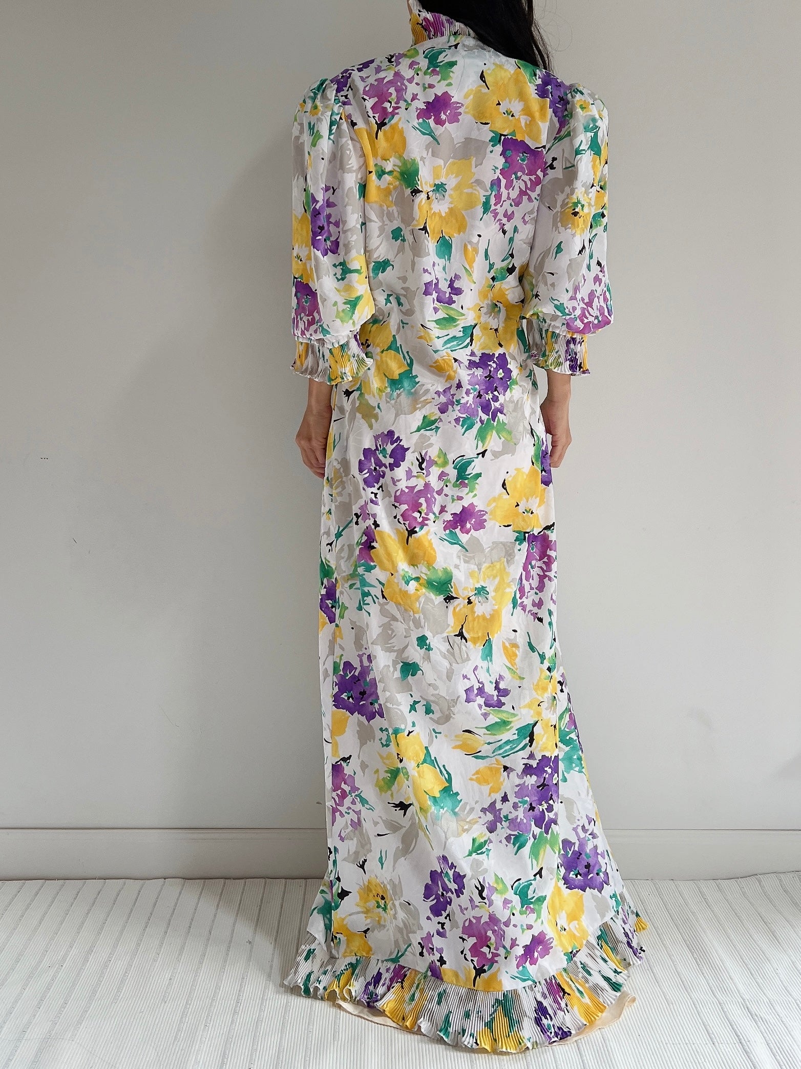 Vintage Puff Sleeve Ruffle Robe - M