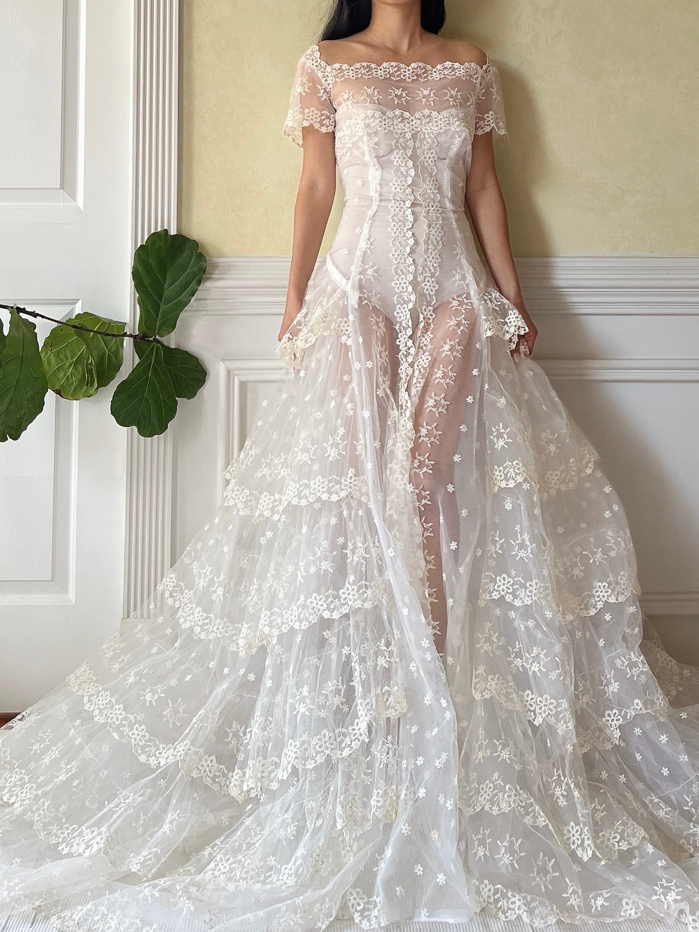 1950s Embroidered Tiered Tulle Gown - M