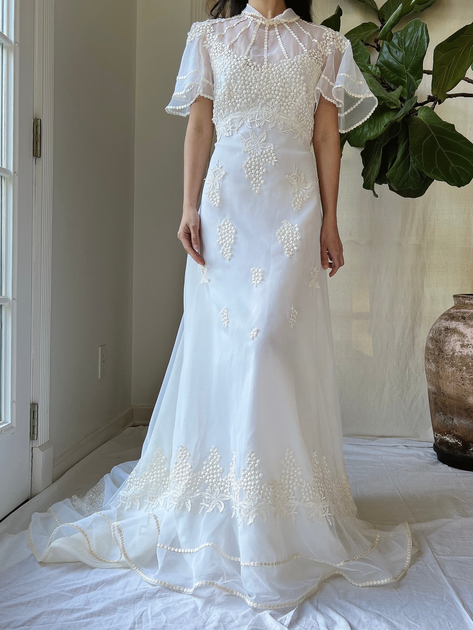 Vintage Flutter Sleeve Wedding Dress - M