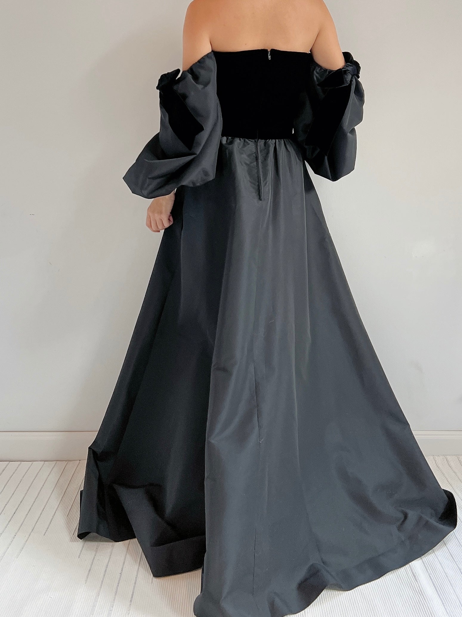 Vintage Victor Puff Sleeves Gown - S/M