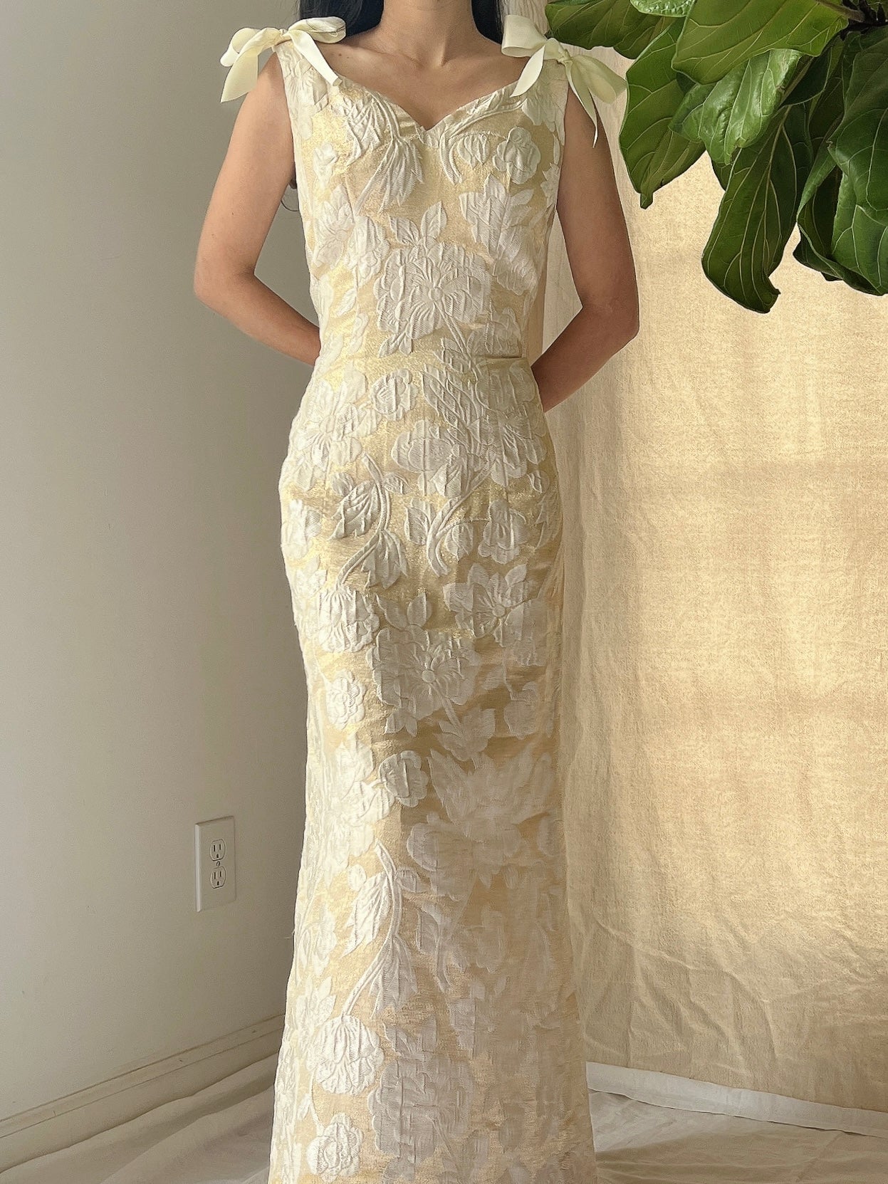 1960s Ivory/Light Gold Brocade Gown - M