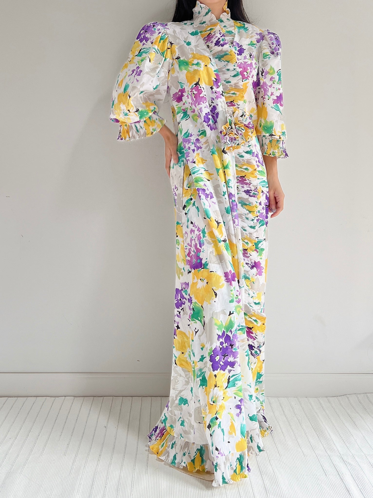 Vintage Puff Sleeve Ruffle Robe - M
