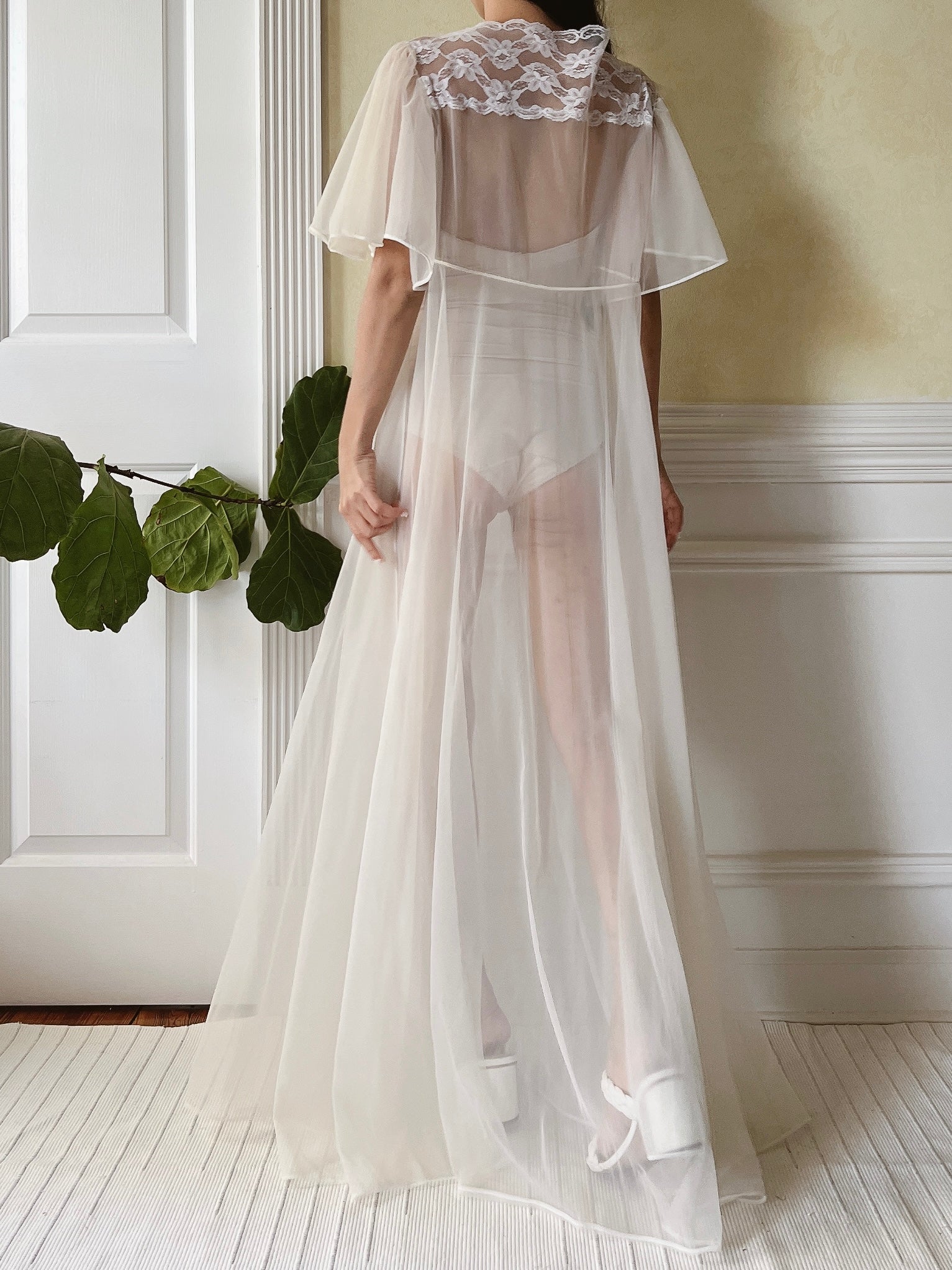 1960s Ivory Flutter Sleeve  - M