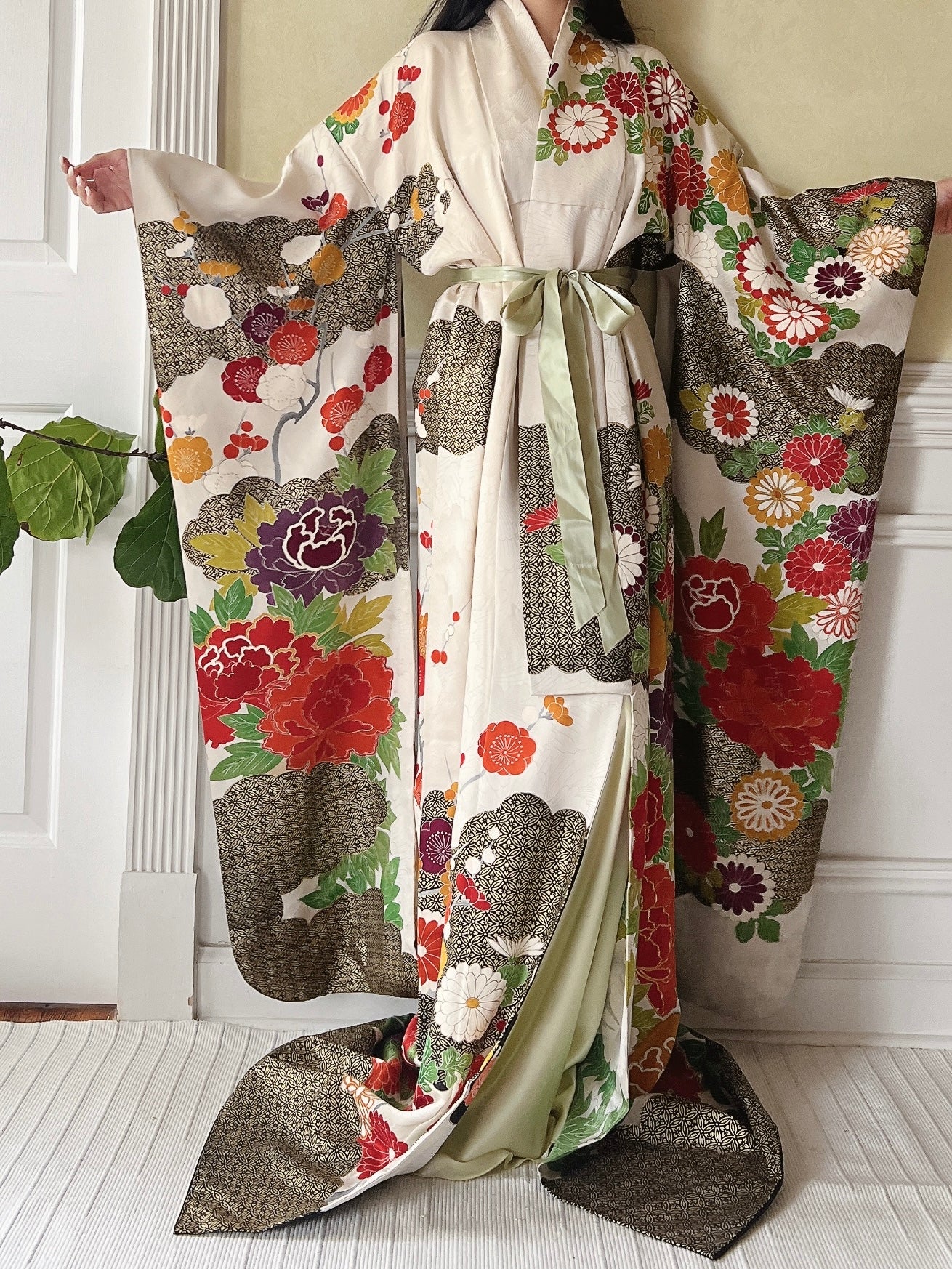 Vintage Silk Kimono with Peonies and Daisies - OSFM