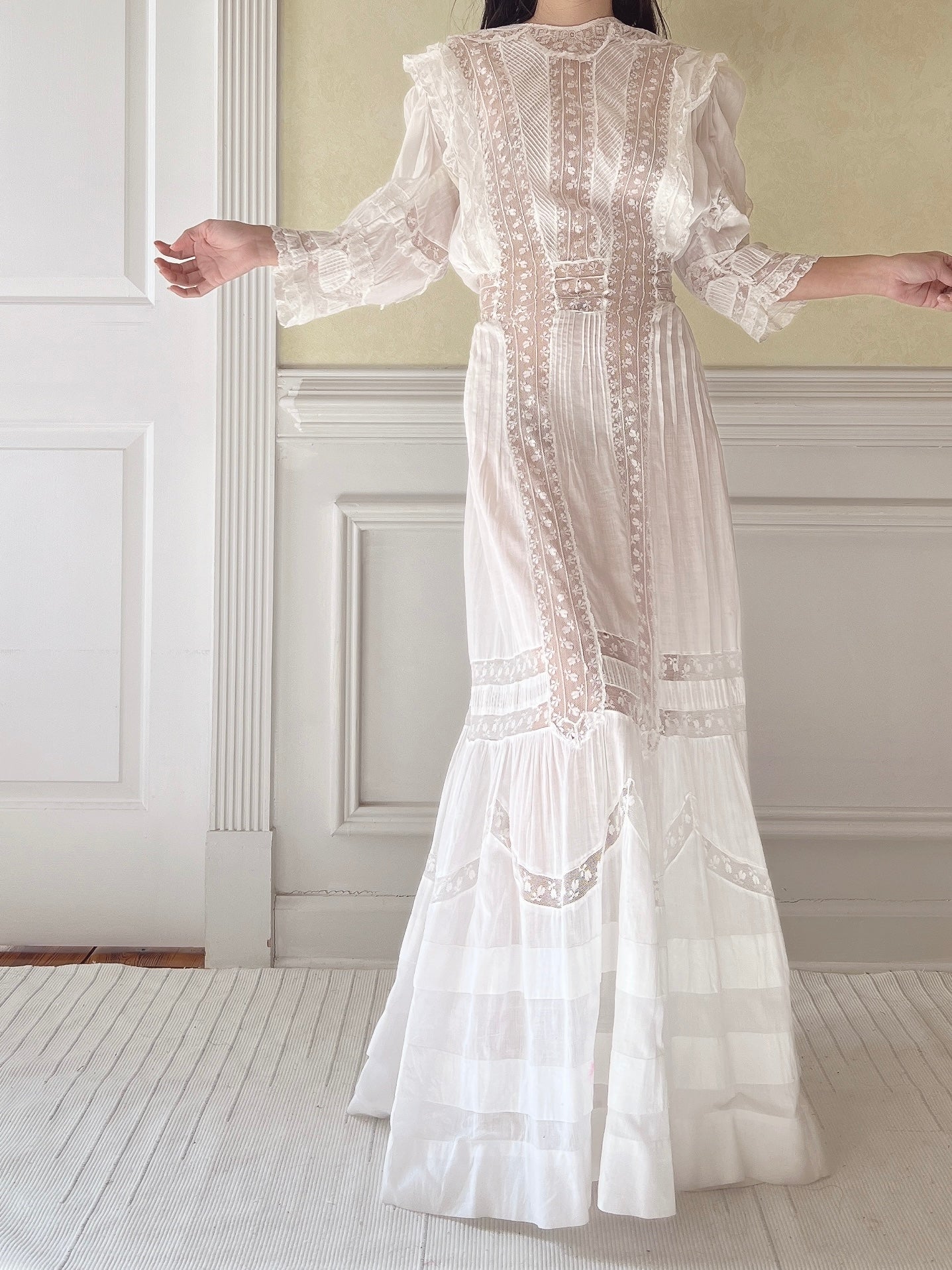Antique Cotton and Lace Gown - S