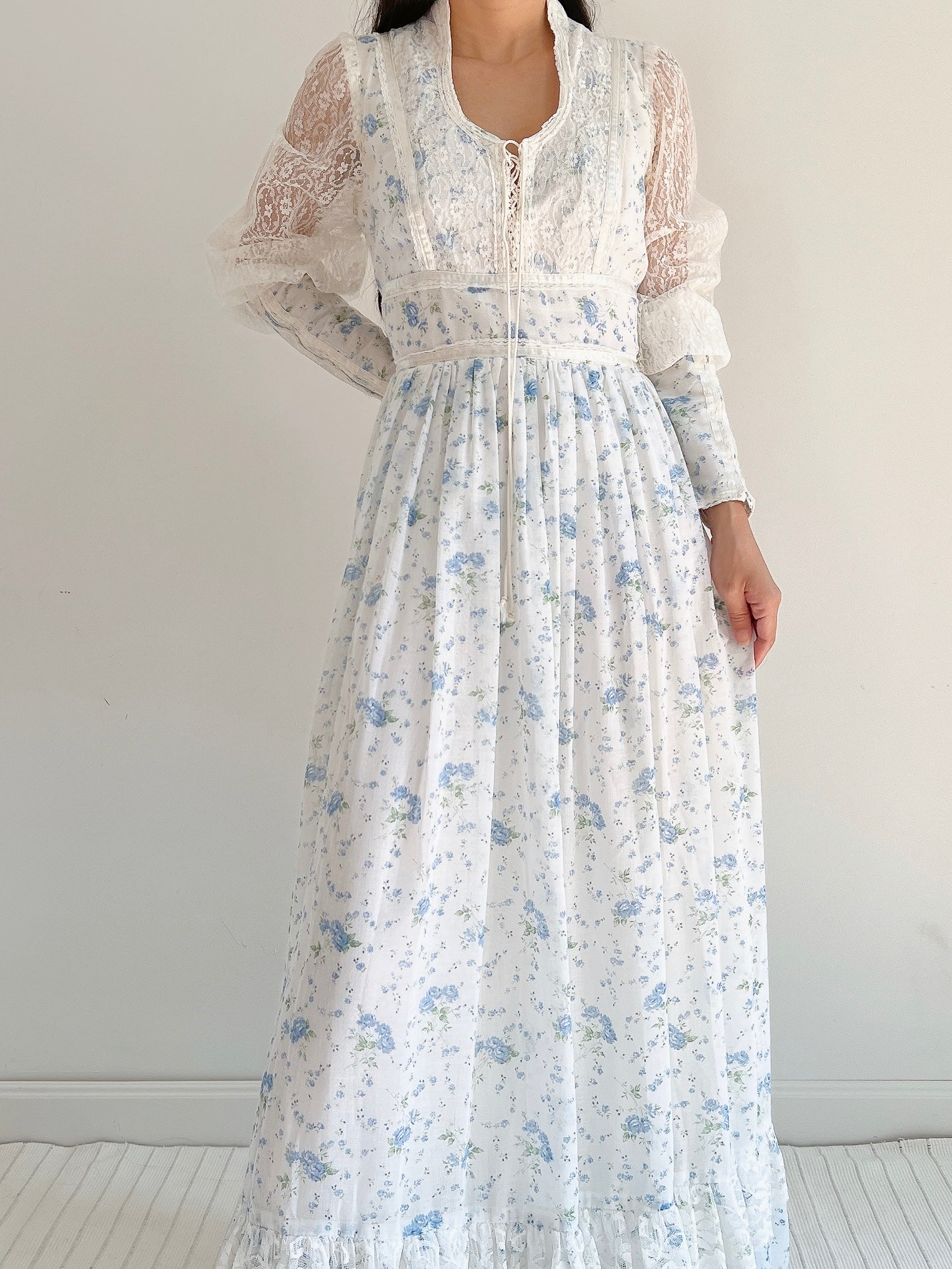 1970s Gunne Sax Puff Sleeves Cotton Dress - S-M