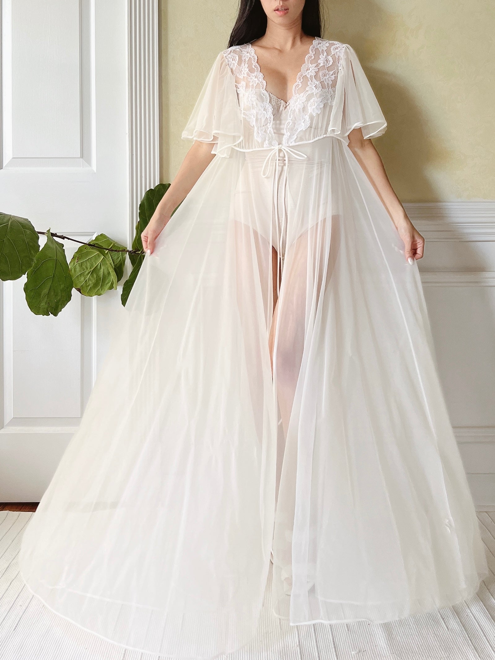 1960s Ivory Flutter Sleeve  - M