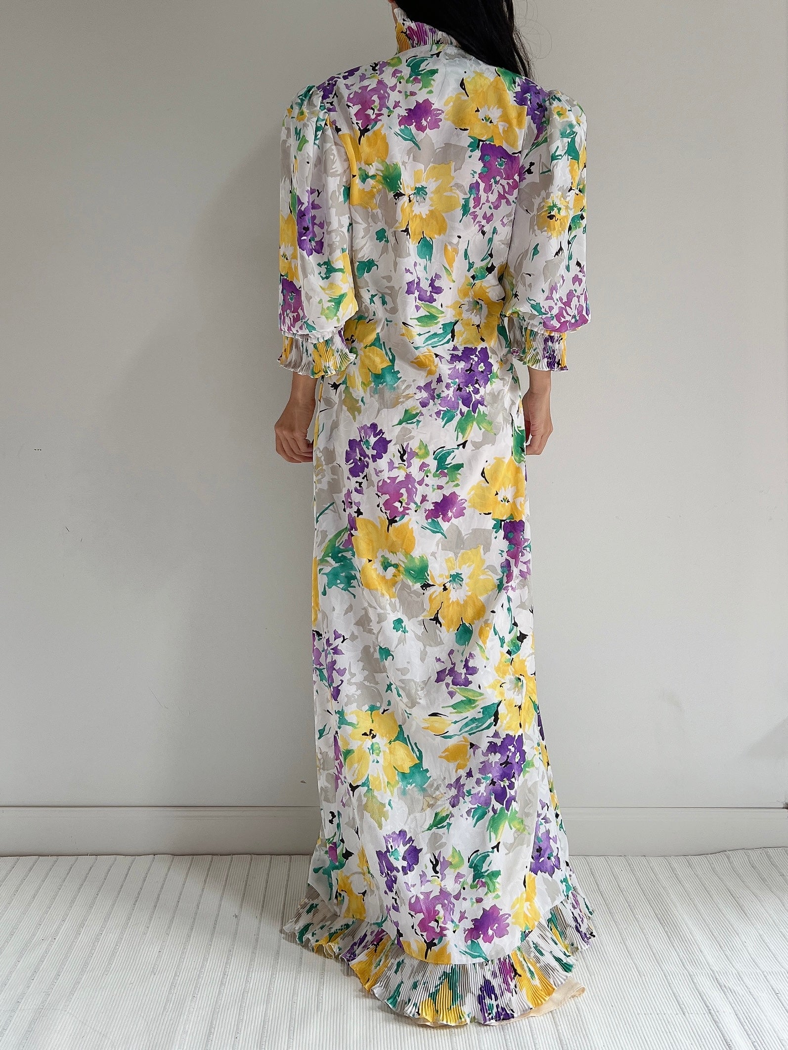 Vintage Puff Sleeve Ruffle Robe - M