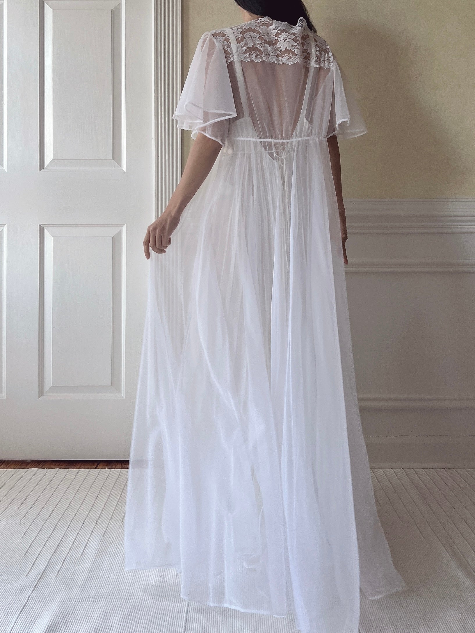 1960s White Flutter Sleeve  Dressing Gown - M
