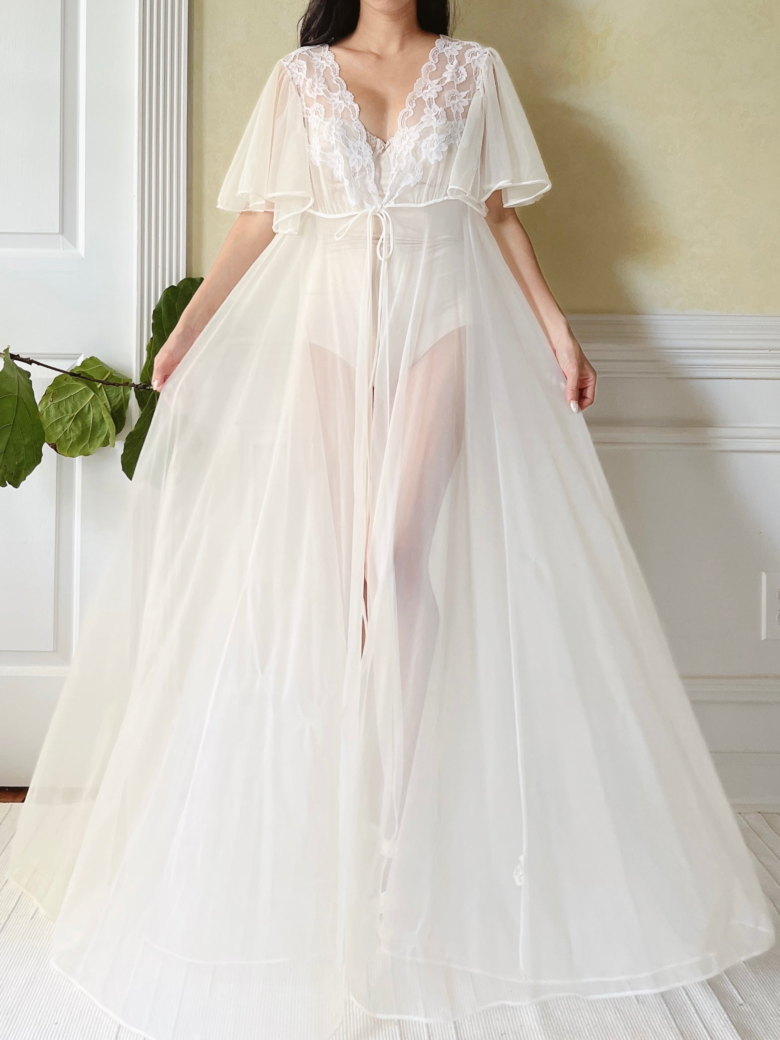 1960s Ivory Flutter Sleeve  - M