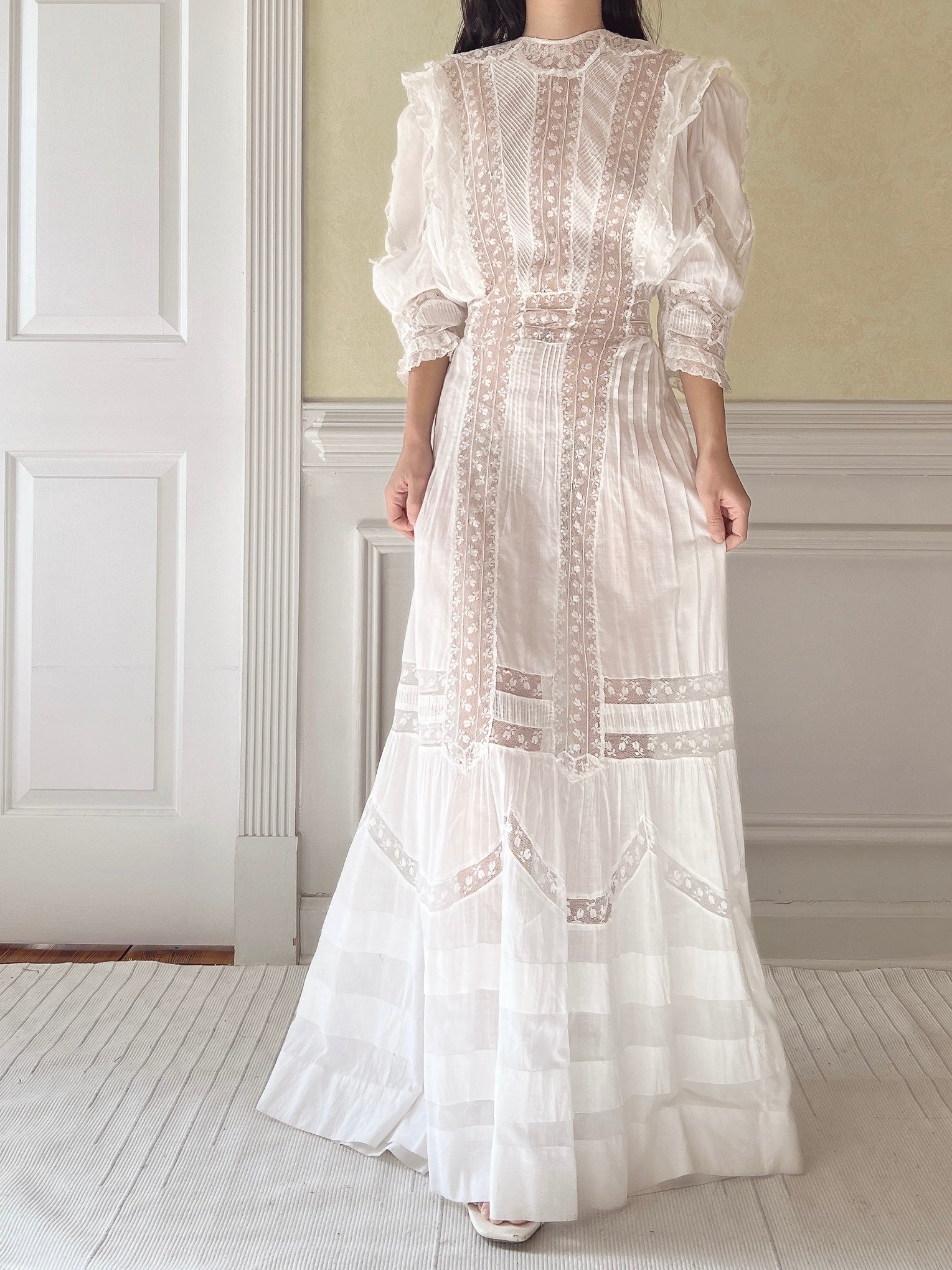 Antique Cotton and Lace Gown - S
