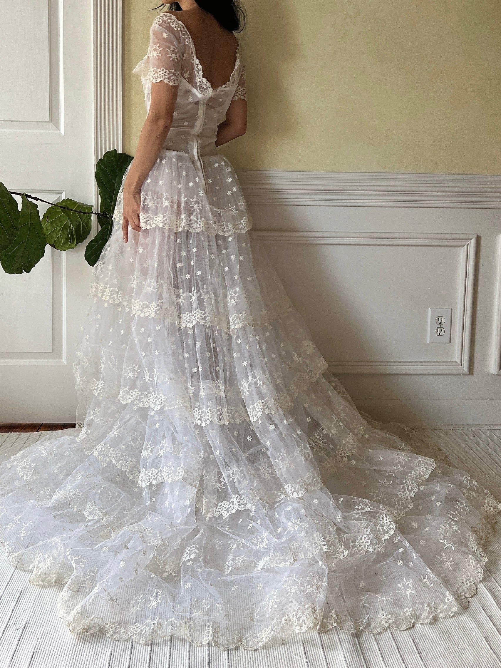 1950s Embroidered Tiered Tulle Gown - M